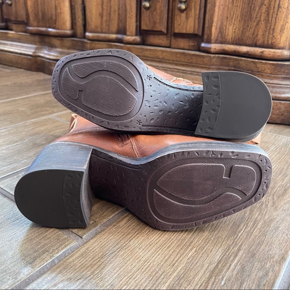 NWOT Franco Sarto Hard Finished Leather Boots 2in heels, side zip, brown - Picture 5 of 14